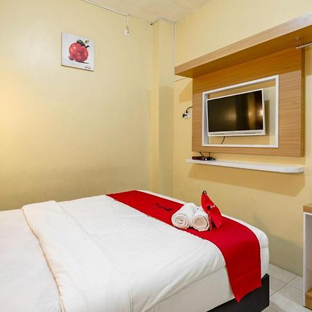 RedDoorz near Dino Park Hotel Malang Buitenkant foto