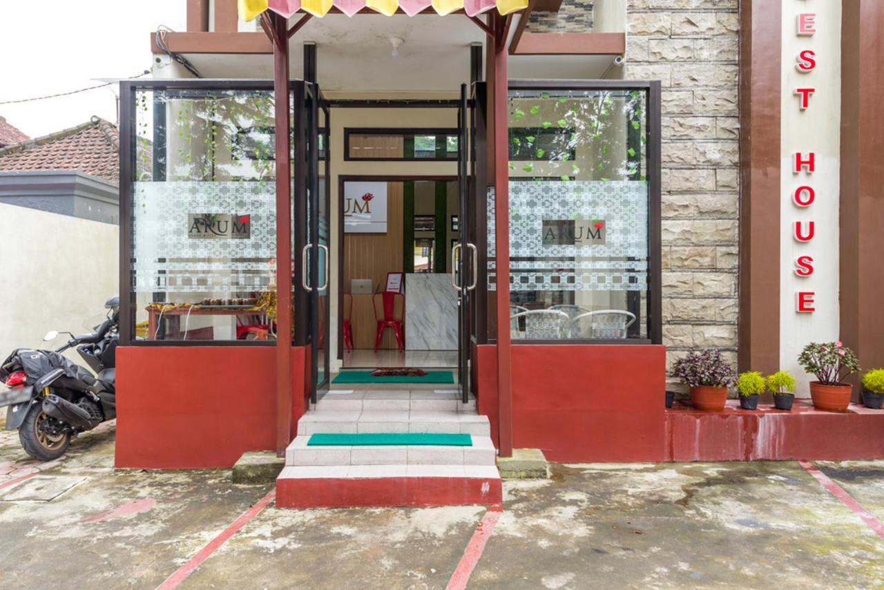 RedDoorz near Dino Park Hotel Malang Buitenkant foto
